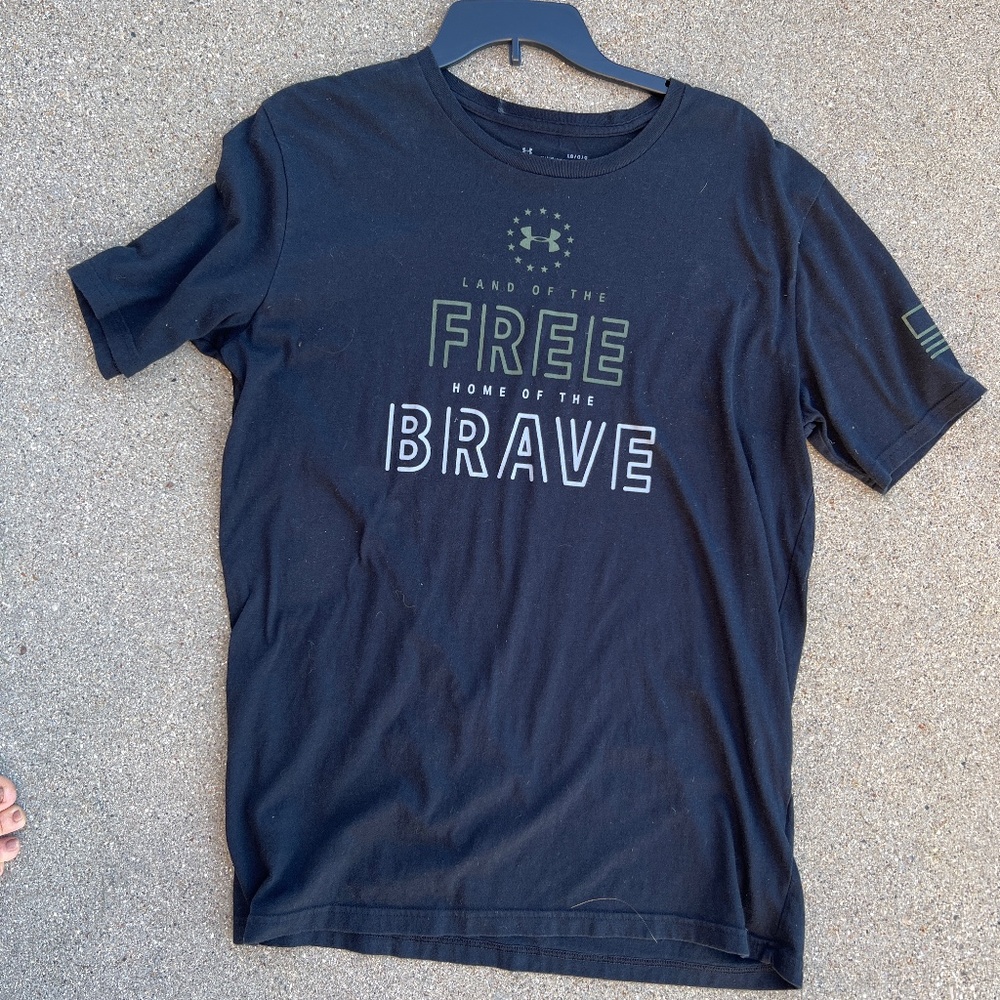 UNDER ARMOUR LAND OF THE FREE LAND OF THE FREE LAND OF THE FREE HOME OF THE BRAV